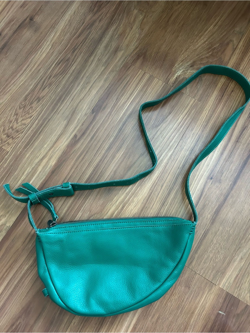 The Sak Tessa Sling Bag - Kelly Green